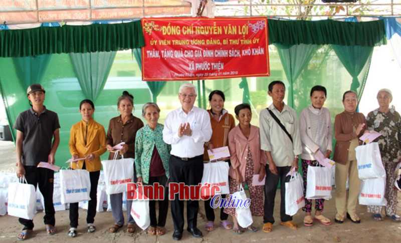 B&iacute; thư Tỉnh ủy Nguyễn Văn Lợi tặng qu&agrave; tết gia đ&igrave;nh ch&iacute;nh s&aacute;ch v&agrave; l&agrave;m việc tại B&ugrave; Gia Mập, B&ugrave; Đốp