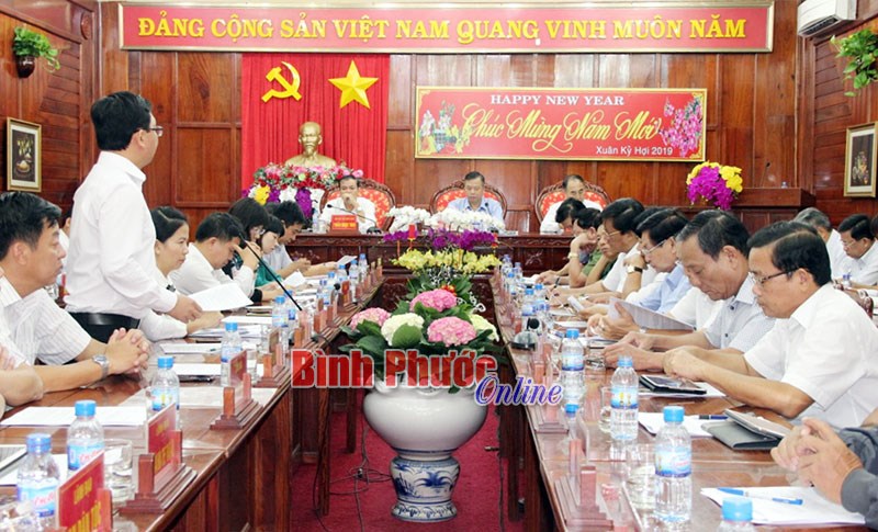 Th&ocirc;ng qua dự thảo chương tr&igrave;nh l&agrave;m việc của UBND tỉnh