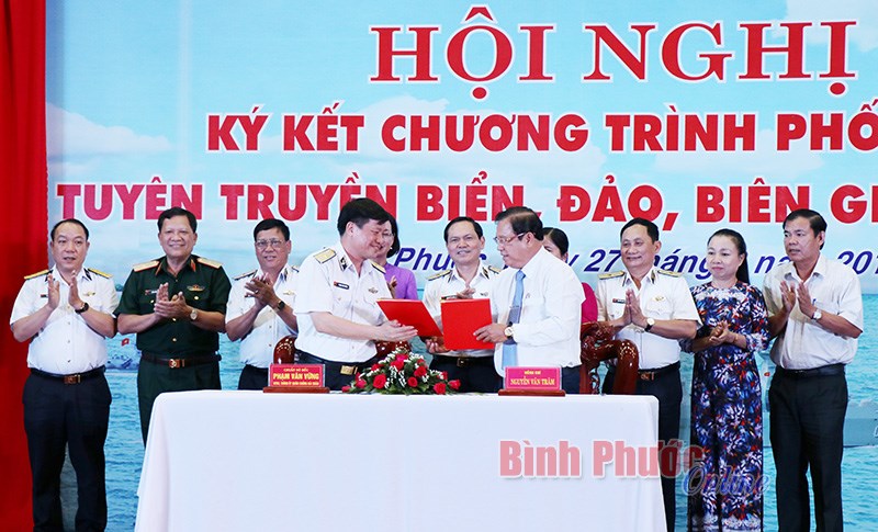 Tỉnh ủy B&igrave;nh Phước v&agrave; Đảng ủy Qu&acirc;n chủng Hải qu&acirc;n k&yacute; kết phối hợp tuy&ecirc;n truyền về biển đảo, bi&ecirc;n giới đất liền