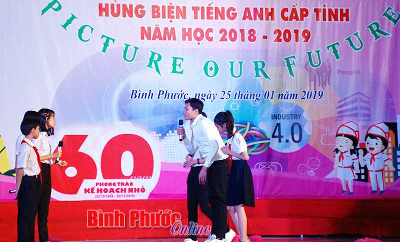 Thanh thiếu niên thi hùng biện tiếng Anh