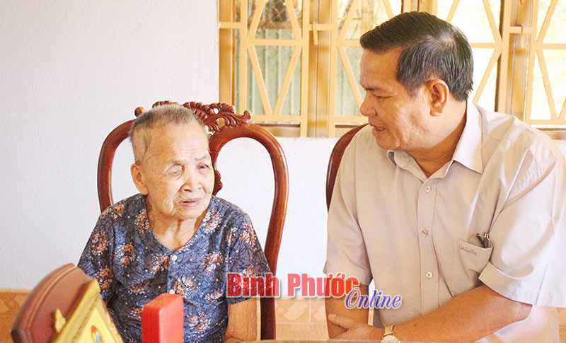 Phú Riềng: Gần 3 tỷ đồng hỗ trợ gia đình chính sách, người có công