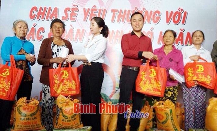 Doanh nghiệp Đồng Phú hỗ trợ xây dựng quê hương