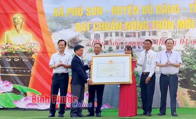 Phú Sơn đón bằng công nhận xã đạt chuẩn nông thôn mới