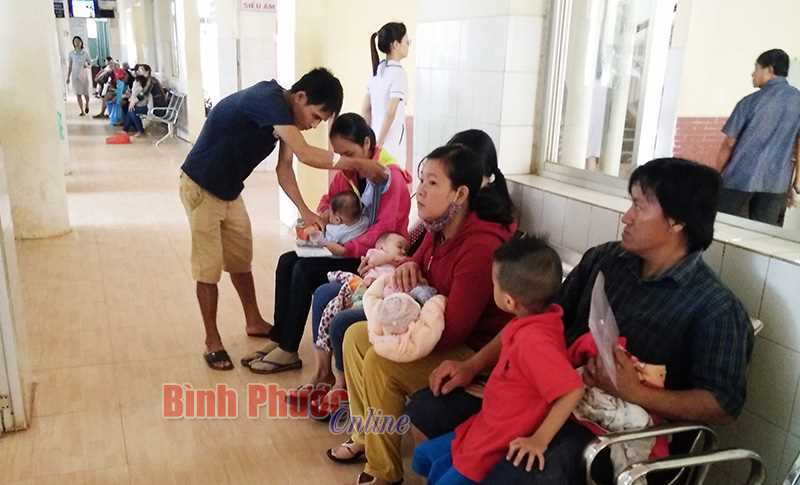 Phòng bệnh cho trẻ trong mùa nắng nóng