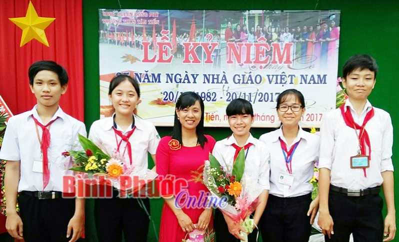 Nữ nh&agrave; gi&aacute;o tận t&acirc;m, nhiệt huyết với nghề