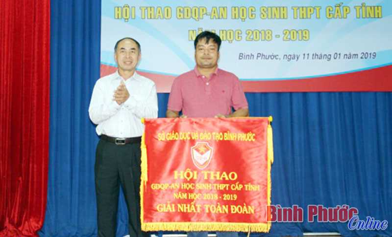 THPT Ph&uacute; Riềng nhất to&agrave;n đo&agrave;n hội thao QP-AN năm học 2018-2019