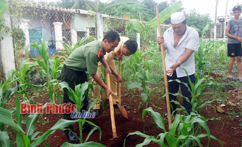 Thắt chặt th&acirc;m t&igrave;nh với đồng b&agrave;o Chăm