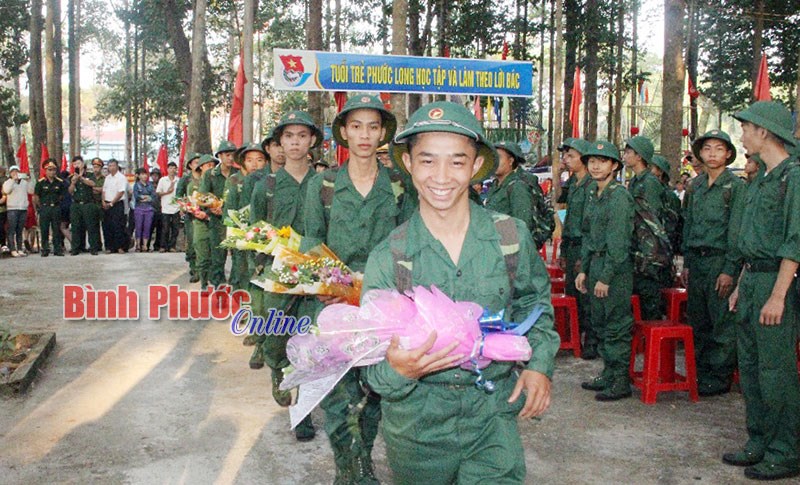 1.000 thanh ni&ecirc;n ưu t&uacute; l&ecirc;n đường thực hiện nghĩa vụ qu&acirc;n sự