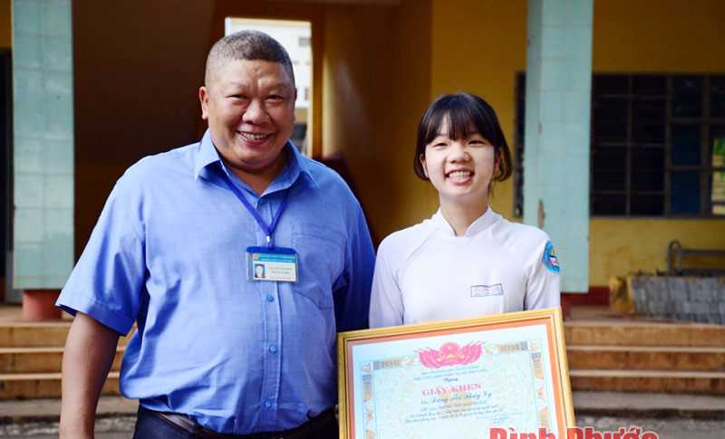 Nhặt được của rơi trả lại người mất