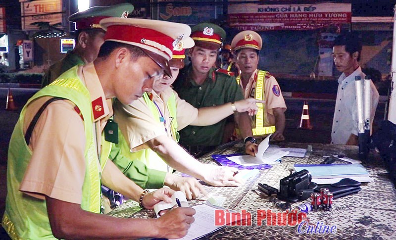 Đảm bảo an to&agrave;n giao th&ocirc;ng sau tết tr&ecirc;n tuyến quốc lộ 14