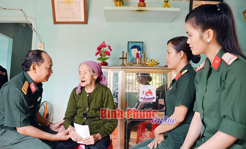 Những &ldquo;b&ocirc;ng hoa đẹp&rdquo; trong LLVT tỉnh