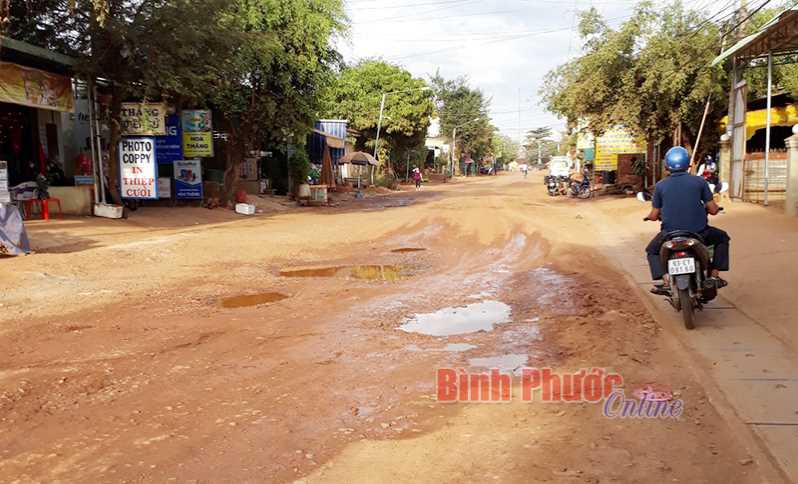 Ảnh phê bình: “Bẫy” trên đường ĐT757