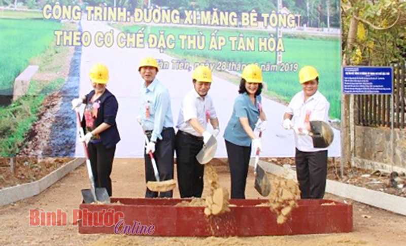 B&ugrave; Đốp ph&aacute;t động phong tr&agrave;o x&acirc;y dựng n&ocirc;ng th&ocirc;n mới