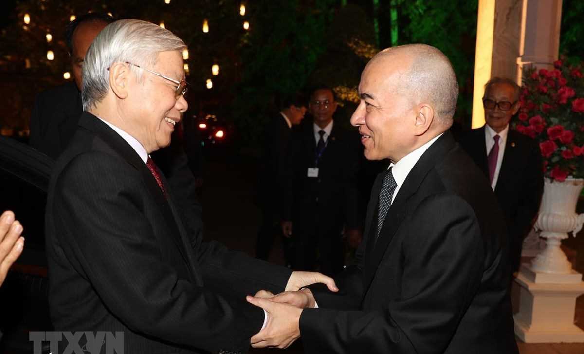 B&aacute;o Hong Kong: 'T&igrave;nh hữu nghị Việt Nam-Campuchia ng&agrave;y c&agrave;ng nồng ấm'