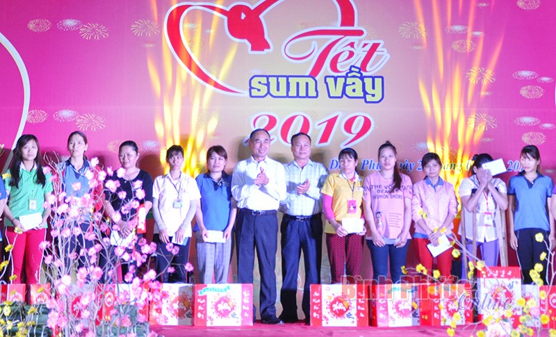 Cùng công nhân đón “Tết sum vầy”