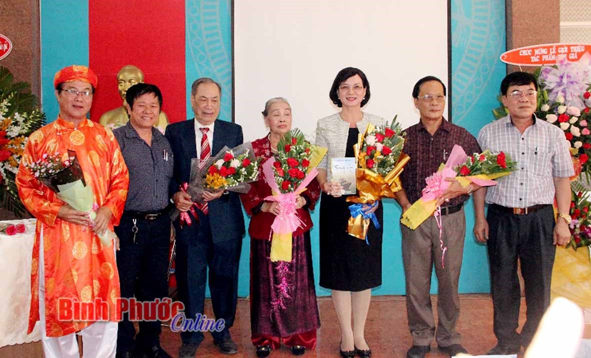 Ra mắt t&aacute;c phẩm mới nh&acirc;n Ng&agrave;y thơ Việt Nam