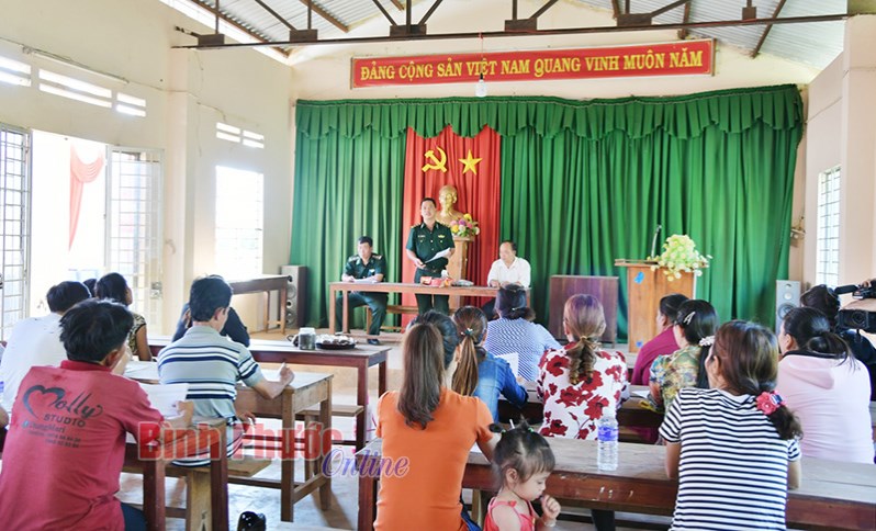 Đồn bi&ecirc;n ph&ograve;ng cửa khẩu Ho&agrave;ng Diệu n&acirc;ng cao nhận thức người d&acirc;n về t&aacute;c hại ph&aacute;o nổ