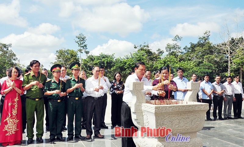 Sắc thắm tr&ecirc;n những v&ugrave;ng qu&ecirc; lịch sử