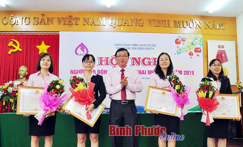 Xứng đ&aacute;ng l&agrave; điểm tựa của người ngh&egrave;o v&agrave; đối tượng ch&iacute;nh s&aacute;ch