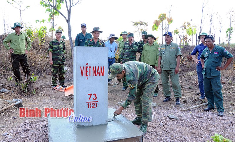 T&ocirc; thắm th&ecirc;m truyền thống anh h&ugrave;ng