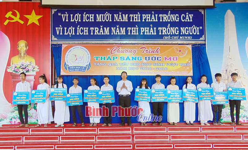 Không để học sinh bỏ học vì khó khăn