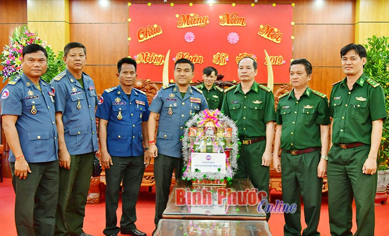 4 tỉnh Campuchia ch&uacute;c tết Bộ đội bi&ecirc;n ph&ograve;ng