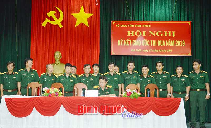Lực lượng vũ trang tỉnh k&yacute; kết giao ước thi đua năm 2019