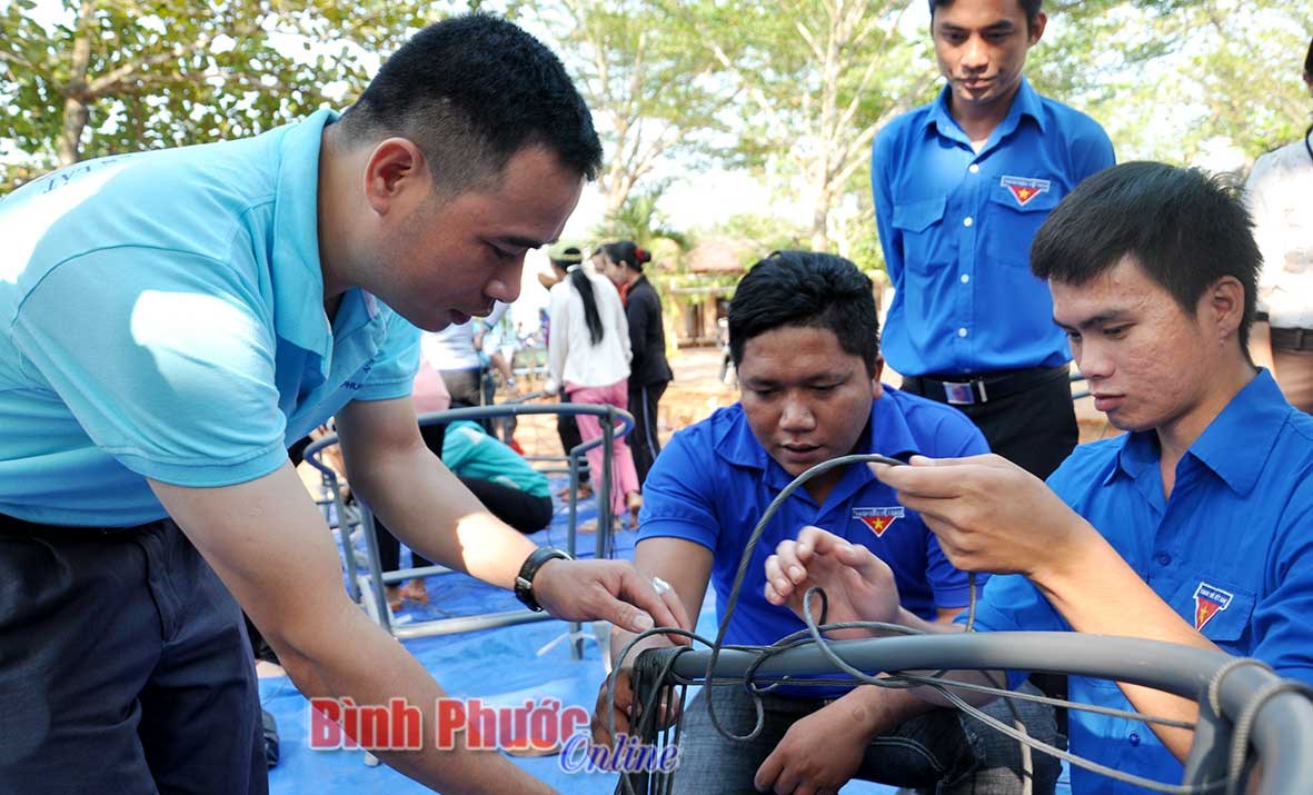 Tổ hợp tác đan lát tạo việc làm cho thanh niên nông thôn