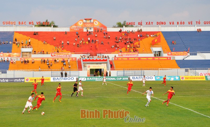 CLB bóng đá Bình Phước vượt qua XSKT Cần Thơ trong loạt penalty cân não