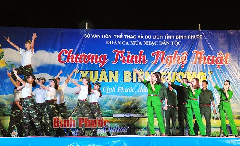 Mang tiếng h&aacute;t đến v&ugrave;ng bi&ecirc;n cương
