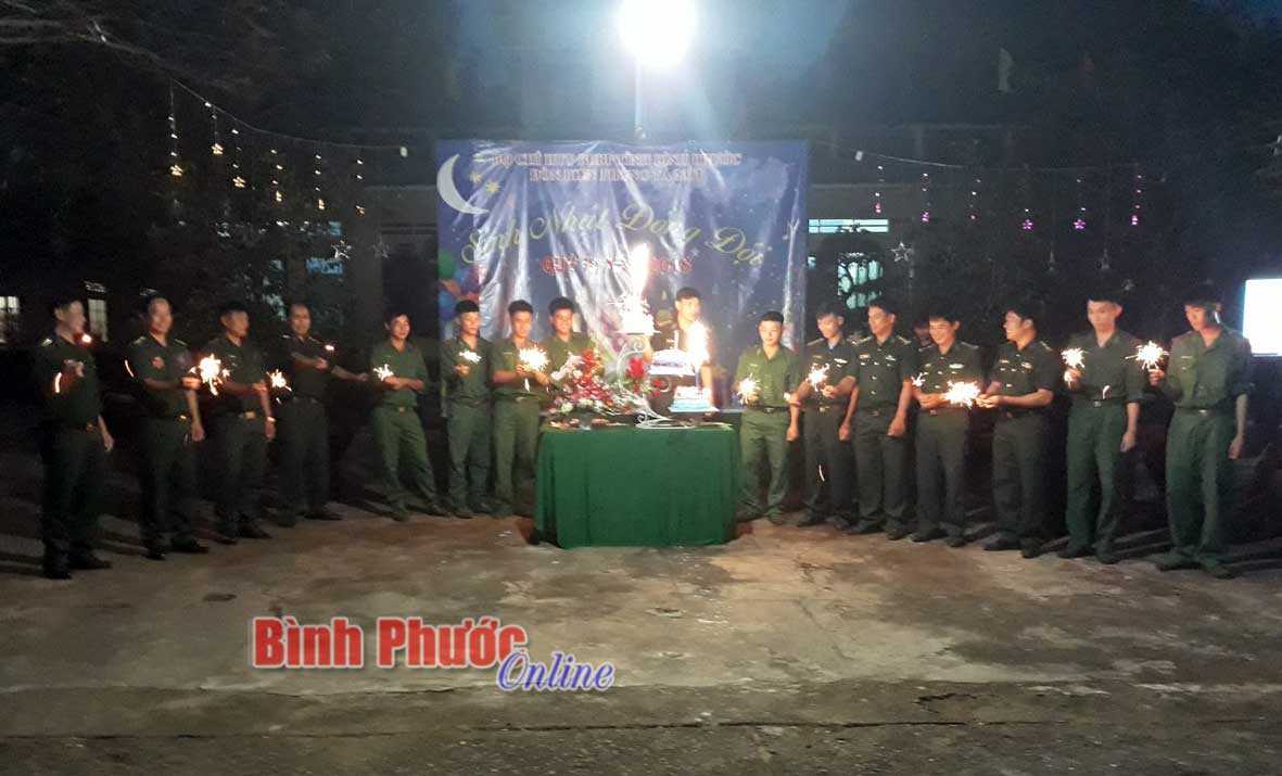 Sinh nhật tập thể - ấm t&igrave;nh đồng đội