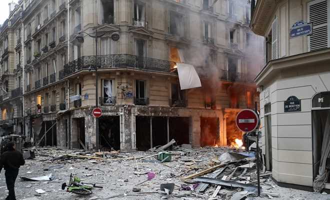 Xảy ra nổ cực lớn ở trung tâm Paris, giao thông hỗn loạn