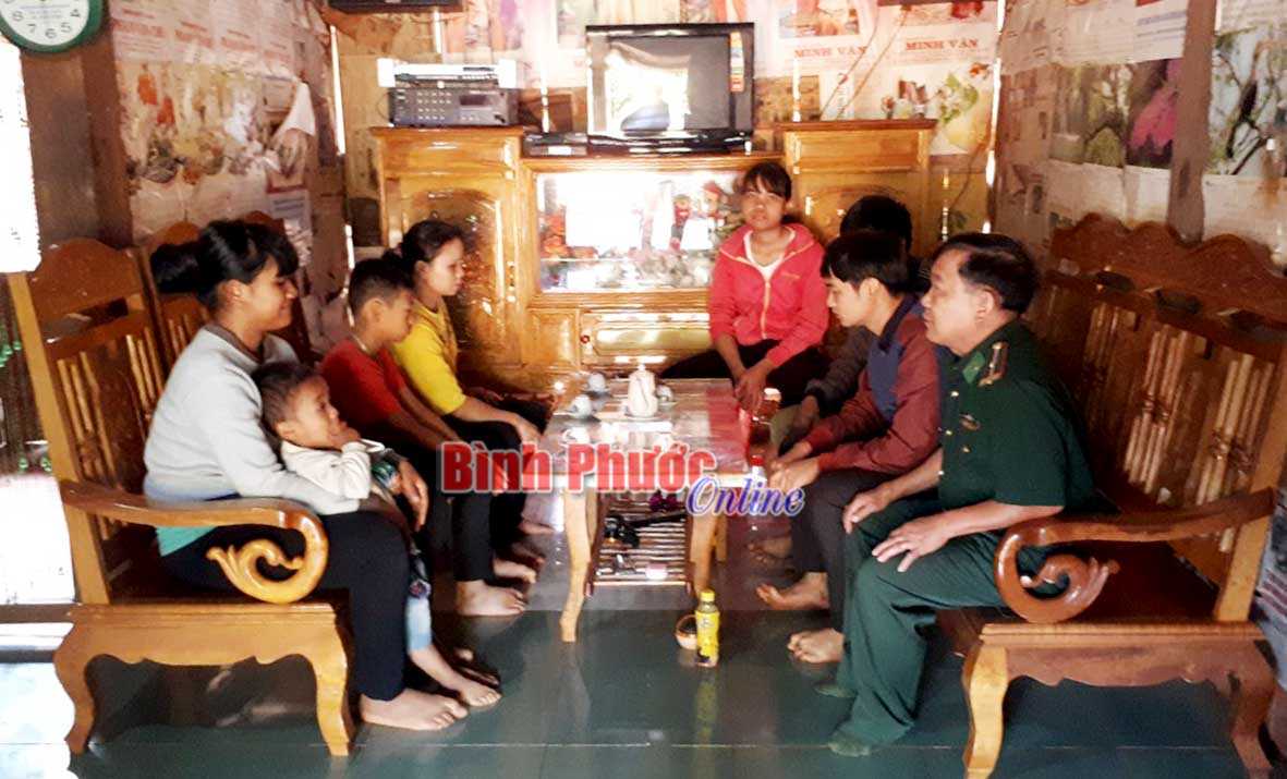 Người l&iacute;nh qu&acirc;n h&agrave;m xanh gi&uacute;p d&acirc;n ph&aacute;t triển kinh tế, văn h&oacute;a