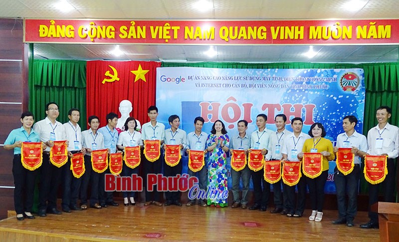 Giúp nông dân tiếp cận công nghệ - một dự án thiết thực