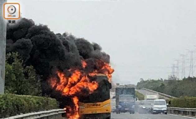 Trung Quốc: 42 du khách Hong Kong thoát chết trong vụ xe buýt phát nổ