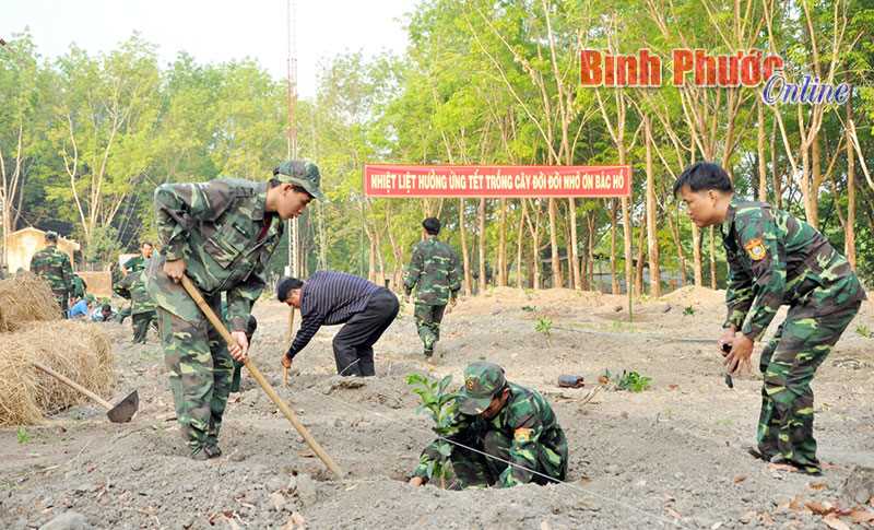 Đồn bi&ecirc;n ph&ograve;ng Thanh H&ograve;a trồng c&acirc;y nhớ ơn B&aacute;c Hồ