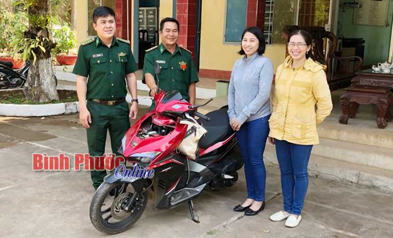 Mất tối, s&aacute;ng được nhận lại xe