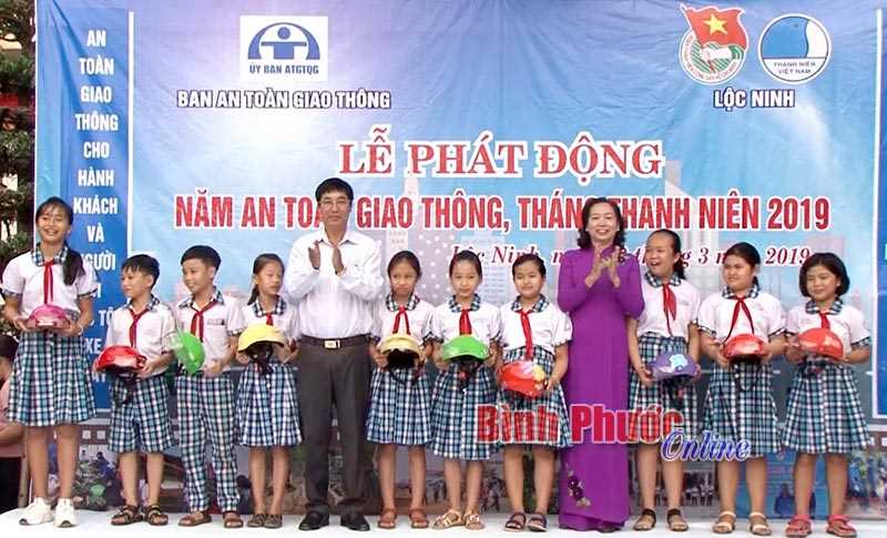 Lộc Ninh ra quân hưởng ứng Năm an toàn giao thông và Tháng thanh niên 2019