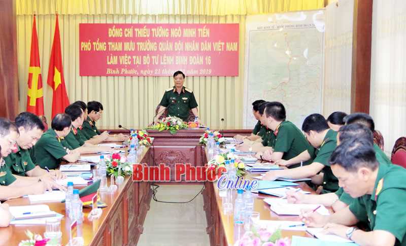 Đo&agrave;n c&ocirc;ng t&aacute;c Bộ Quốc ph&ograve;ng kiểm tra tại Binh đo&agrave;n 16