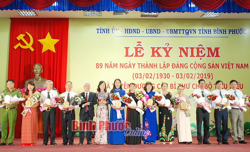 Kỷ niệm 89 năm Ng&agrave;y th&agrave;nh lập Đảng Cộng sản Việt Nam v&agrave; tuy&ecirc;n dương 65 b&iacute; thư chi bộ ti&ecirc;u biểu