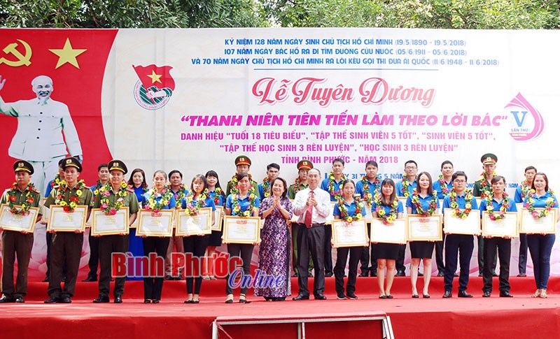 Nữ b&aacute;c sĩ của người ngh&egrave;o