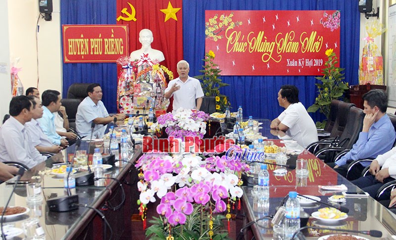 L&atilde;nh đạo tỉnh ch&uacute;c tết c&aacute;c địa phương, doanh nghiệp