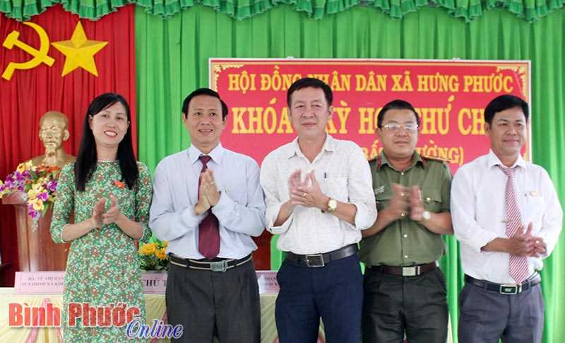 Hưng Phước nhất thể h&oacute;a B&iacute; thư Đảng ủy ki&ecirc;m Chủ tịch UBND x&atilde;