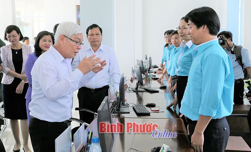 Mở cả những ổ kh&oacute;a rỉ s&eacute;t