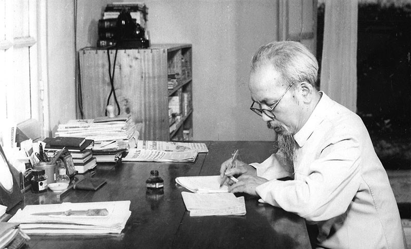 50 năm thực hiện Di ch&uacute;c B&aacute;c Hồ