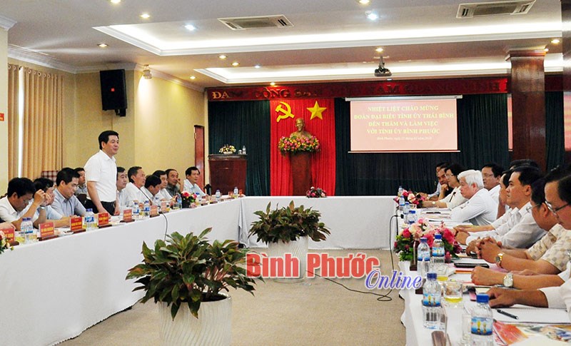L&atilde;nh đạo tỉnh tiếp đo&agrave;n c&ocirc;ng t&aacute;c của Tỉnh ủy Th&aacute;i B&igrave;nh