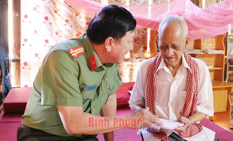 L&atilde;nh đạo tỉnh ch&uacute;c tết c&aacute;c cơ quan, đơn vị