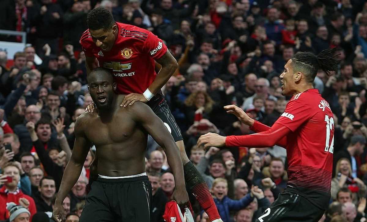 Premier League: M.U trở lại tốp 4, Man City lên ngôi đầu