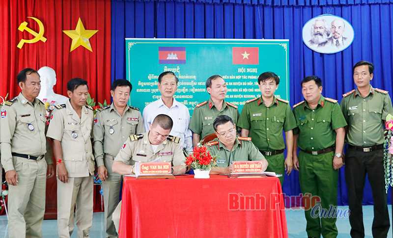 C&ocirc;ng an B&ugrave; Đốp v&agrave; huyện Keosima k&yacute; kết bi&ecirc;n bản hợp t&aacute;c