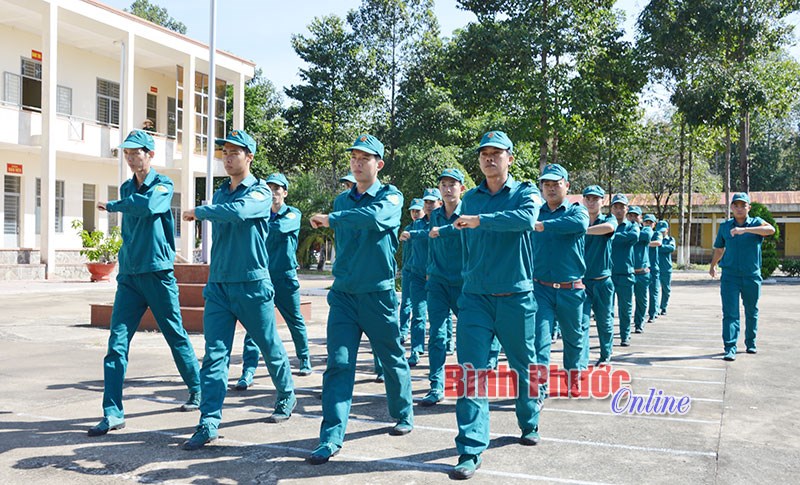 N&acirc;ng cao chất lượng đ&agrave;o tạo c&aacute;n bộ qu&acirc;n sự cơ sở